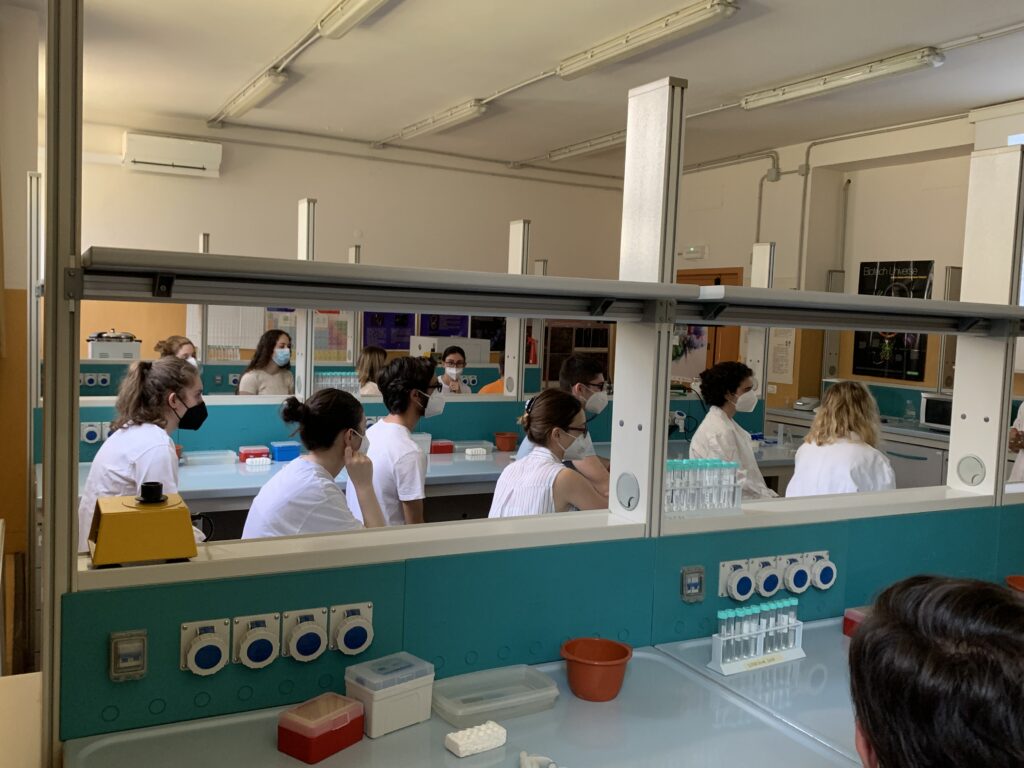 Il Liceo di Rozzano in laboratorio di Biologia molecolare al CusMiBio